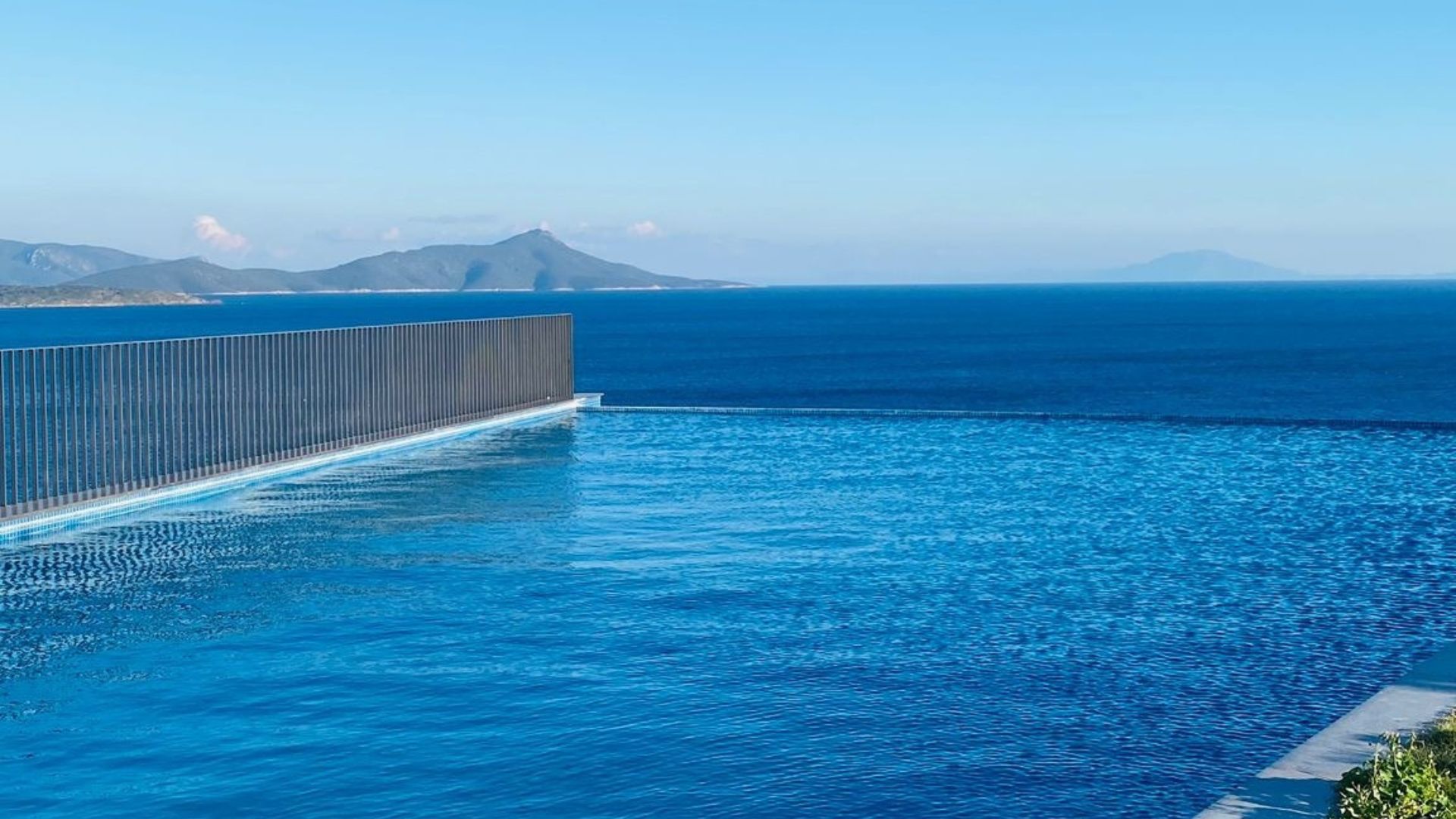 Seafront Villa with Private Beach – 4+1 Corner Unit with Underfloor Heating