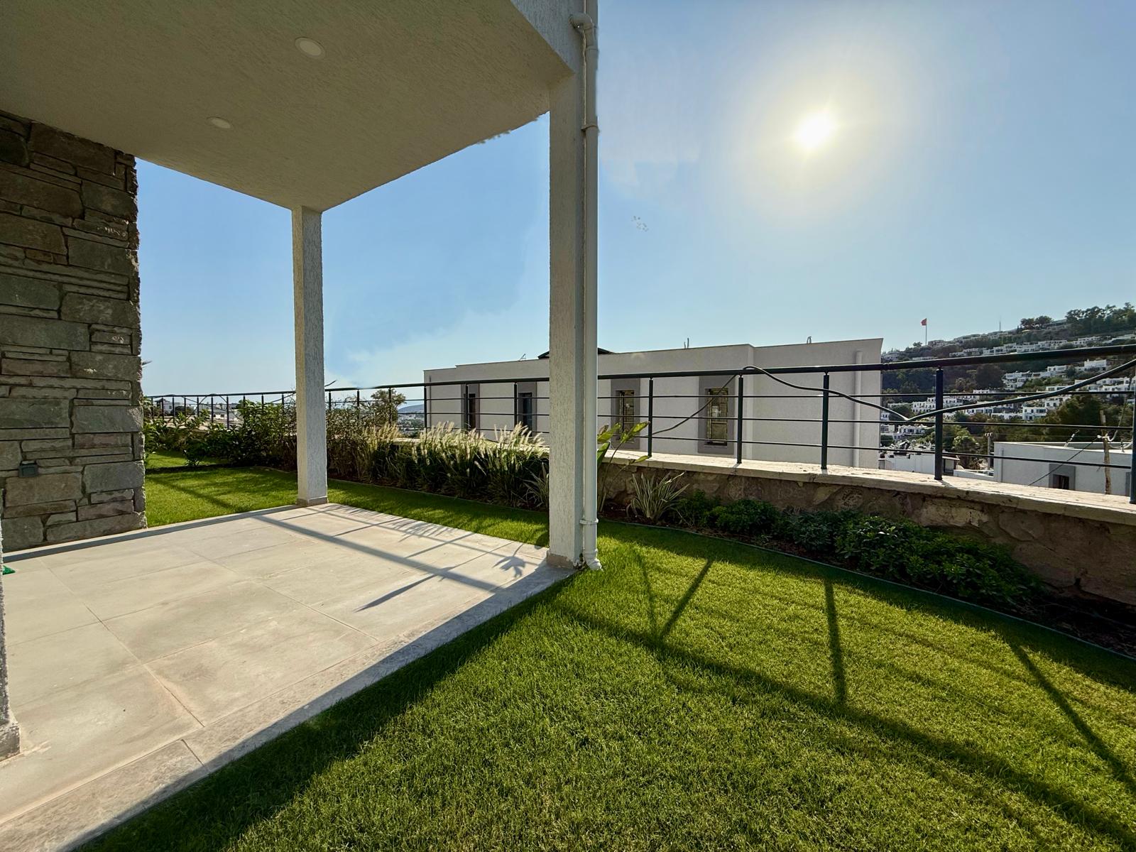 Bodrum Konacık Acropol City Satılık 2+1 Bahçe Katı Daire