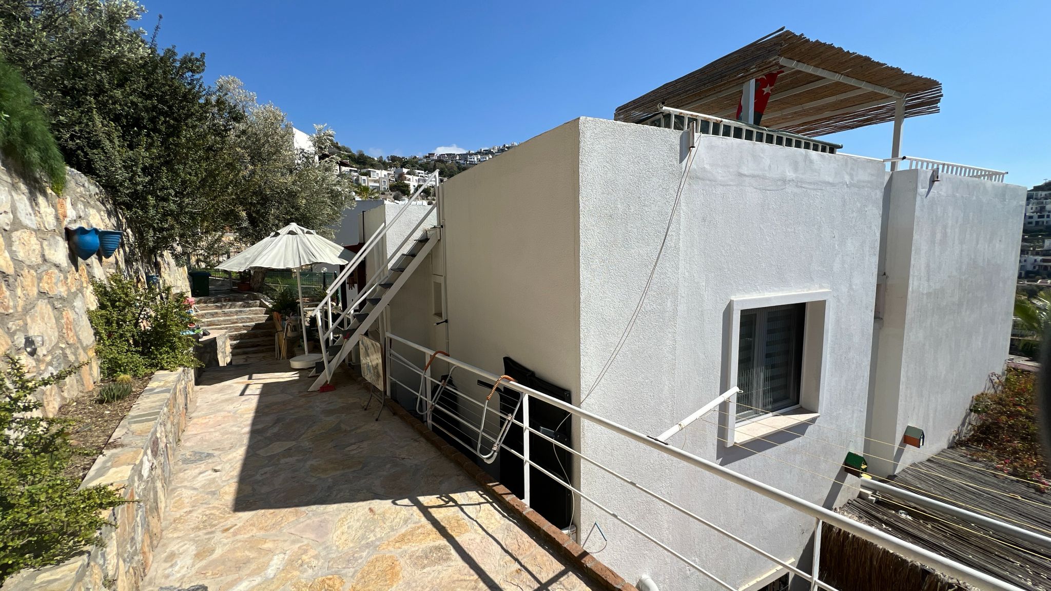 2+1 Garden Apartment with Terrace & Sea View in Gümüşlük