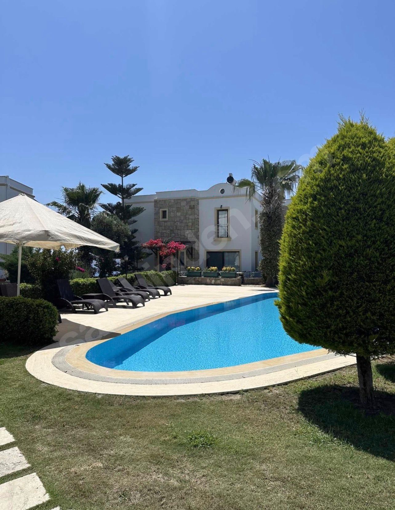 Gündoğanda Özel İskeleli Havuzlu Site İçerisinde Satılık Daire