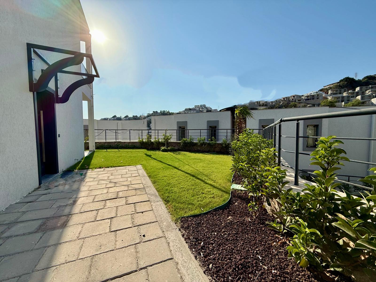 Bodrum Konacık Acropol City Satılık 2+1 Bahçe Katı Daire