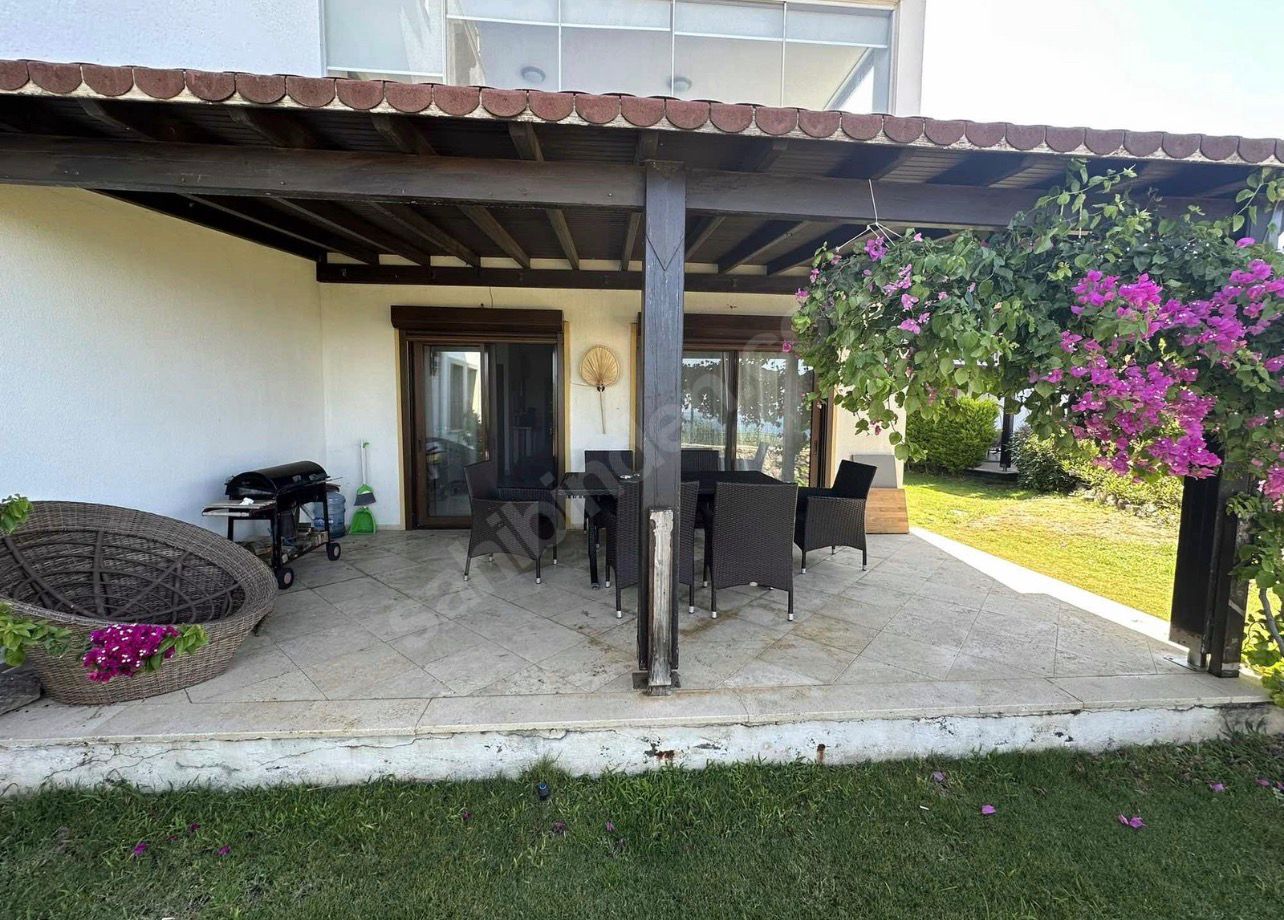 Gündoğanda Özel İskeleli Havuzlu Site İçerisinde Satılık Daire