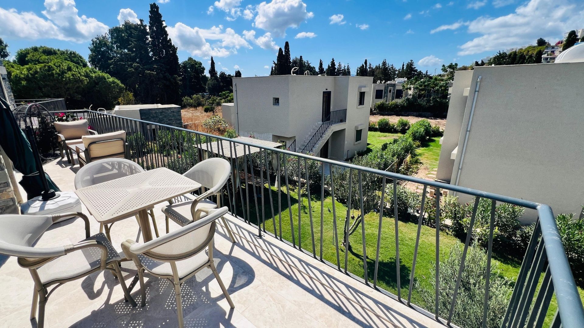 Modern and Comfortable 2+1 Apartment in Akyarlar