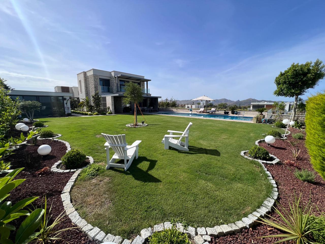 A prestigious and independent private villa in Ortakent Yahşi.