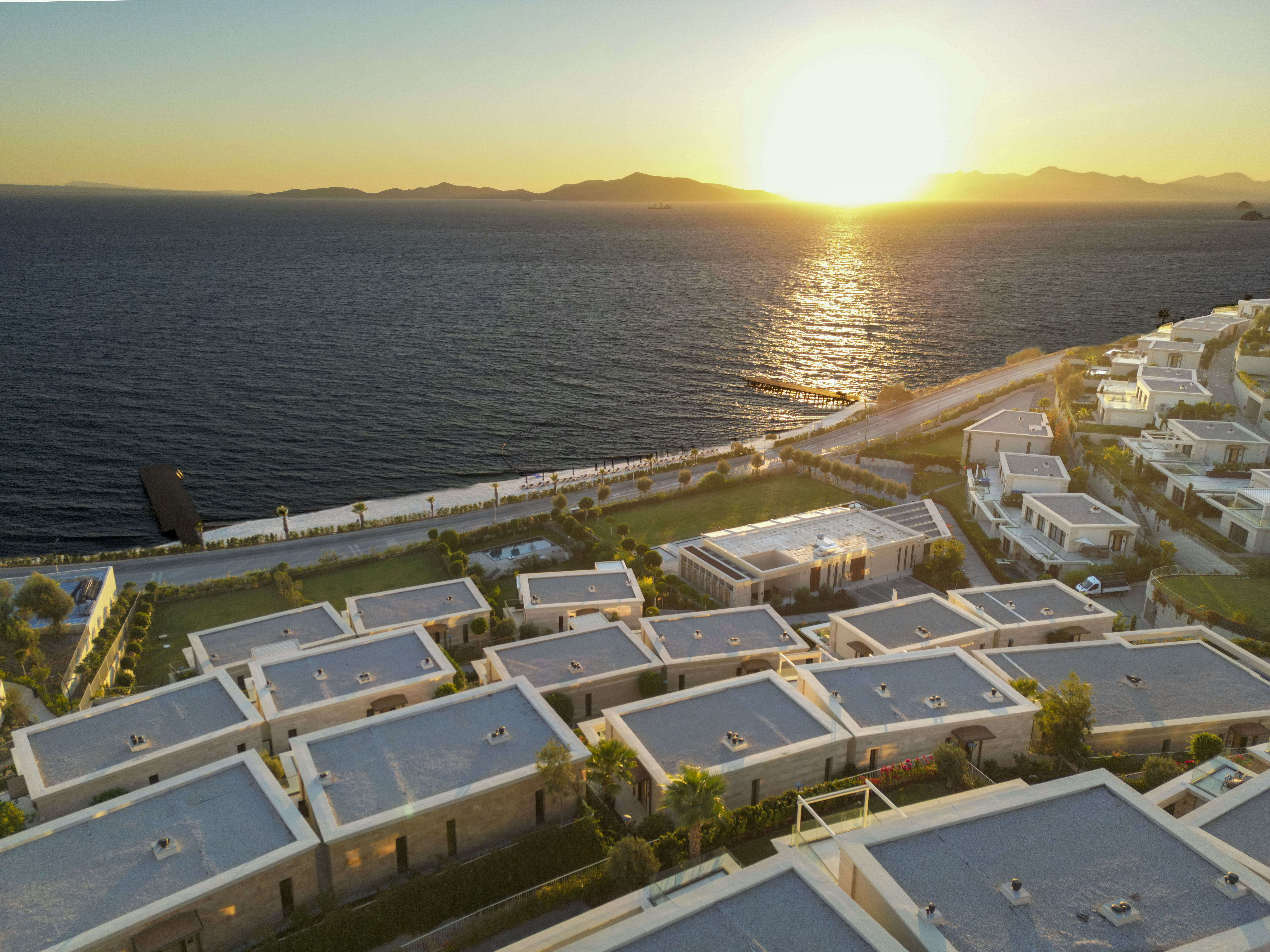 2+1 Apartment for Sale in Bodrum Mavi Arya with Sea View and Beach Access
