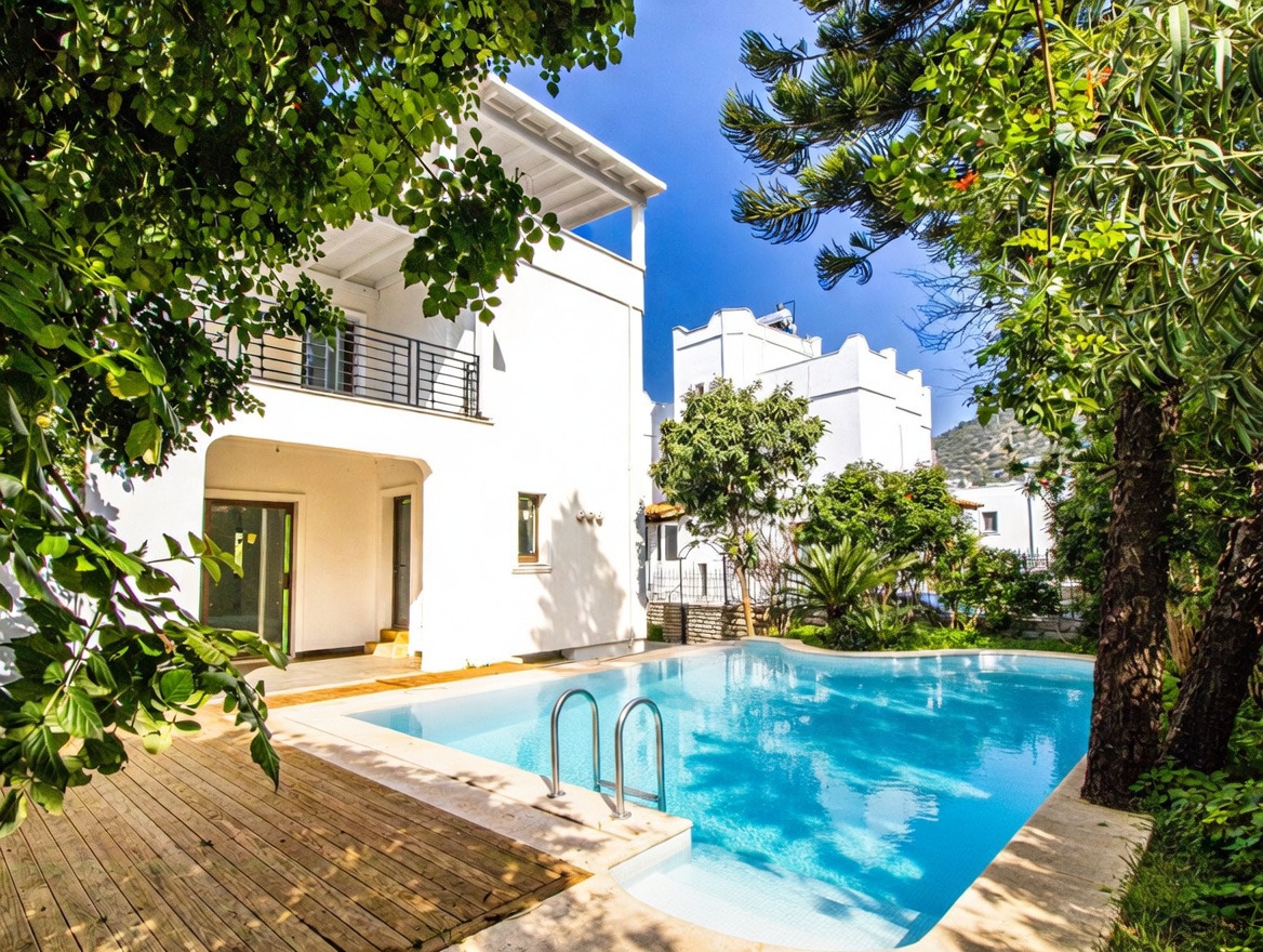 Detached Villa in Bodrum Center | With Pool | Garden |